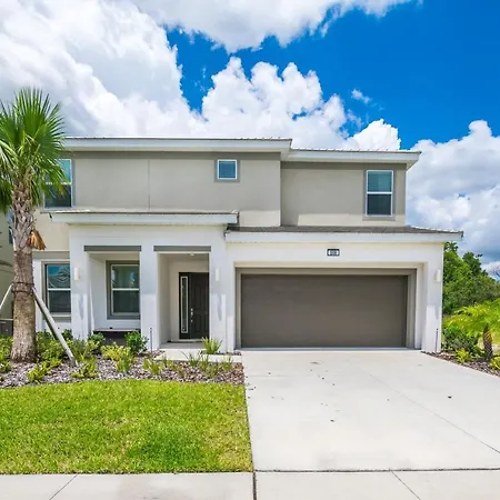 Spacious And Modern 8 Bedroom 5 Bathroom Villa